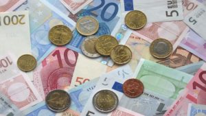 Euro Geldscheine und Geldstücke